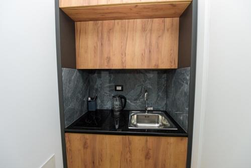 ห้องครัว, Kevin's ApartHotel in วลอรา