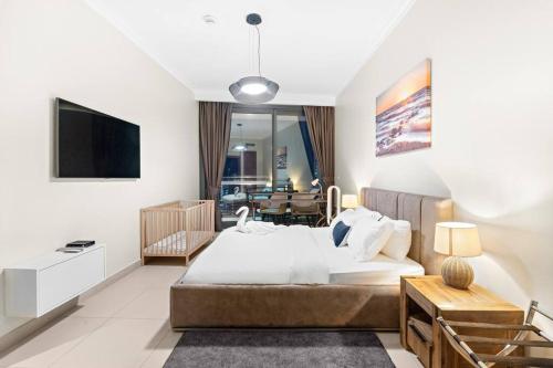 Downtown 2BR Skyline Views & Prime Dubai Stay Near Burj Khalifa, Mall, Dubai (photo 8)
