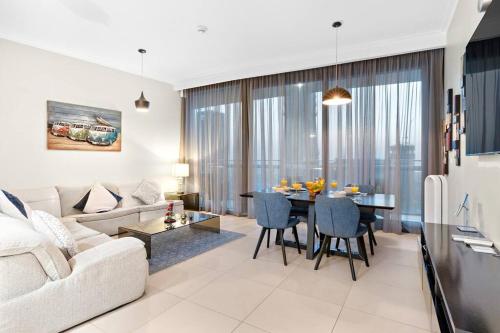 Downtown 2BR Skyline Views & Prime Dubai Stay Near Burj Khalifa, Mall, Dubai (photo 3)