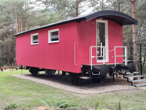 1 queen bed, 1 sofa bed