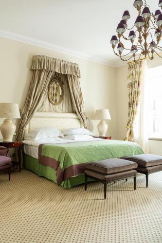 Junior Suite with Spa Access image 4