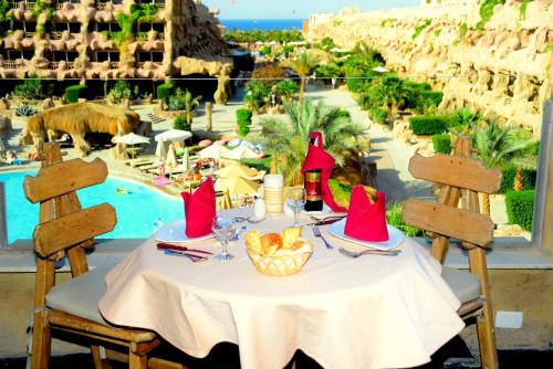 Mâncare şi băutură, Caves Beach Resort Adults Only in Al Ahyaa