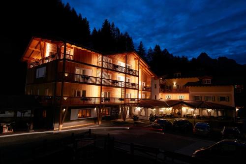 Hotel Valacia - Pozza di Fassa