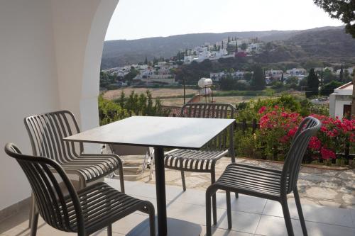 شرفة/ تراس, Skeleas Apartments in بيزوري