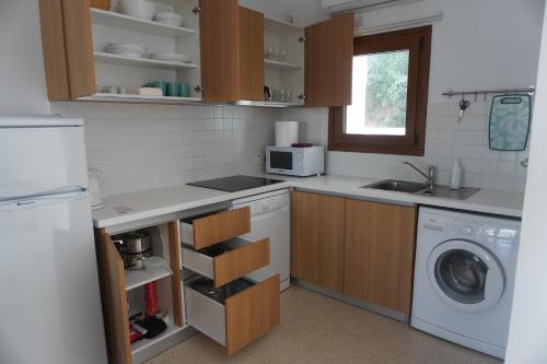 Skeleas Apartments in بيزوري