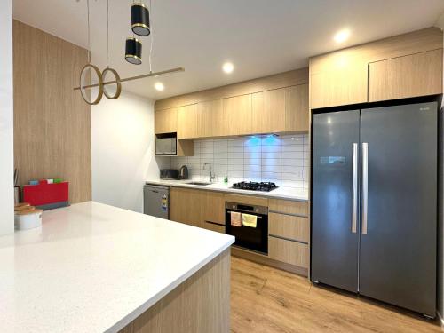 NO PARTY ALLOWED, Entire Brand New 3 bedroom townhouse, free unlimited fibre wifi and free parking NO PARTY ALLOWED, Entire Brand New 3 bedroom townhouse, free unlimited fibre wifi and free parking