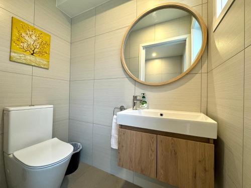 NO PARTY ALLOWED, Entire Brand New 3 bedroom townhouse, free unlimited fibre wifi and free parking NO PARTY ALLOWED, Entire Brand New 3 bedroom townhouse, free unlimited fibre wifi and free parking