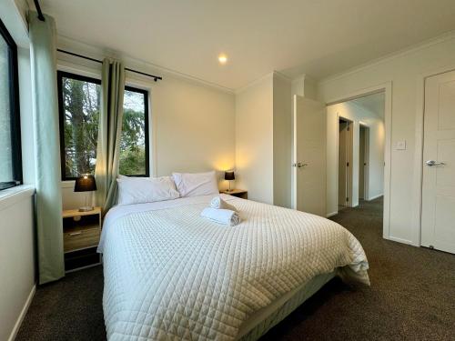 NO PARTY ALLOWED, Entire Brand New 3 bedroom townhouse, free unlimited fibre wifi and free parking NO PARTY ALLOWED, Entire Brand New 3 bedroom townhouse, free unlimited fibre wifi and free parking