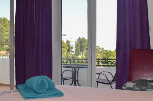 Quadruple Room with Balcony and Sea View image 10