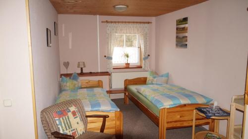 2 twin beds