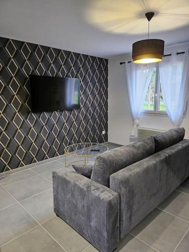 Charmante maison avec parc boisé (Charmante maison avec parc boise) in Cerans Foulletourte