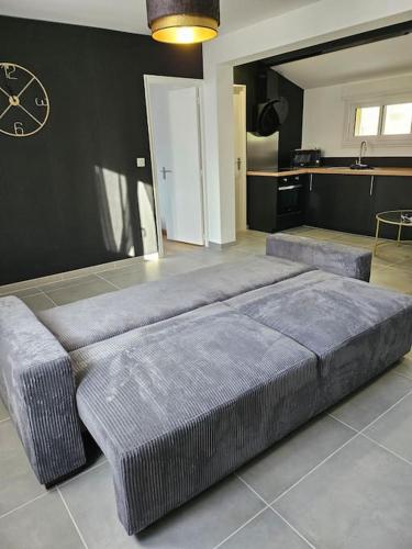 Charmante maison avec parc boisé (Charmante maison avec parc boise) in Cerans Foulletourte