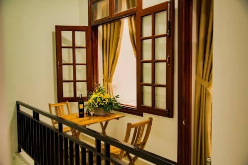 King Room with Balcony room in Mi Kha Homestay
