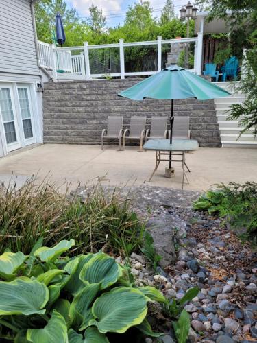Tranquil Bay Lodge, 3 min walk to sand beach in Lambton Shores (ON)