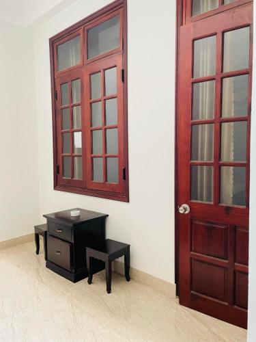 Twin Room with Balcony image 9