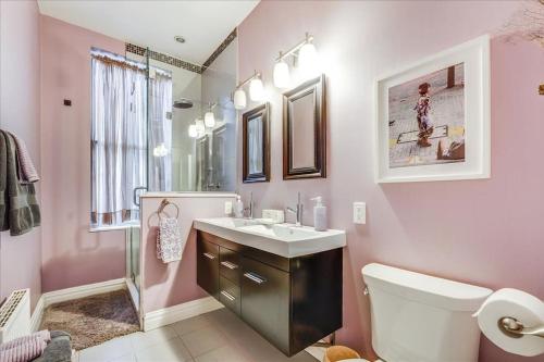 Artist Residence 3 Bedroom Brownstone in Hoboken, USA