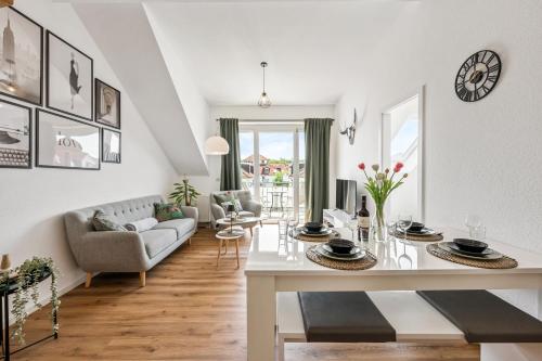 共用Lounge/電視區, Ferienwohnung Bad Friedrichshall 5BR 10 beds, TV & kitchen in 巴特腓特烈斯哈爾