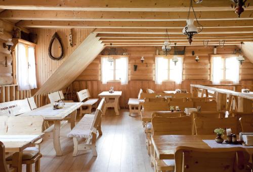 مطعم, Penzion Koliba in Dolny Kubin Town Center