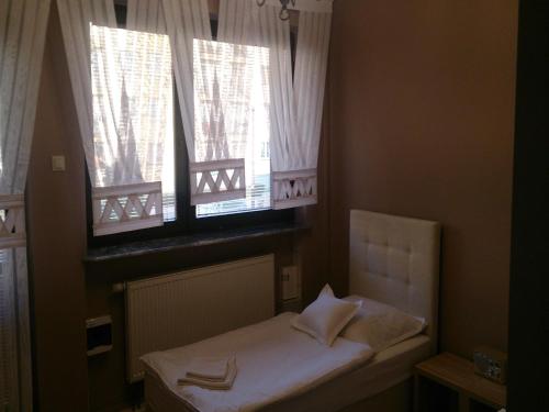 2 bedrooms, 4 beds
