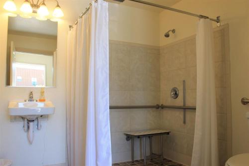 Whitney Portal Hotel And Hostel
