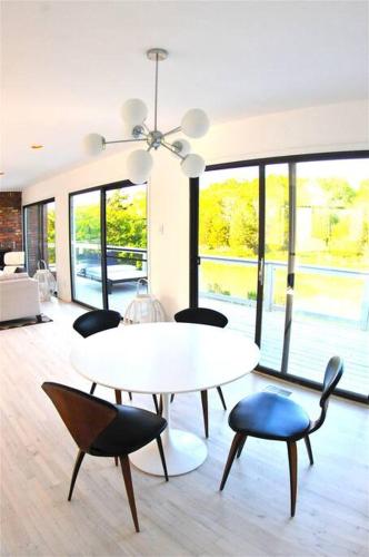 Water front East Hampton Getaway in Springs (NY)