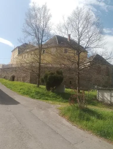 Ferienwohnung im Rittergut Plohn 500 meter zum Freizeitpark in Lengenfeld, Deutschland