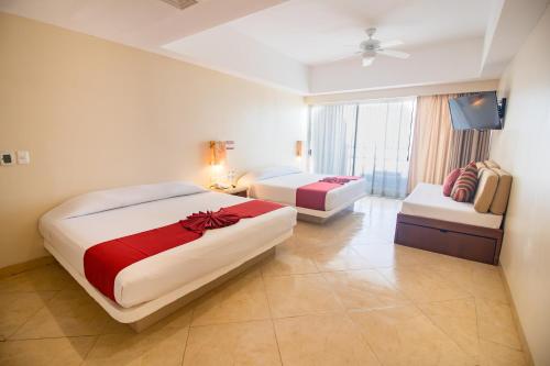1 king bed, 2 sofa beds