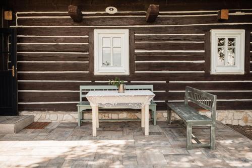 Bohdašín 17 (Bohdasin 17) in เซอร์เวนี คอสเตเลซ