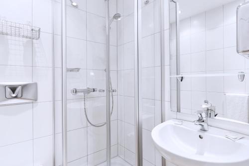 Single Room image 7