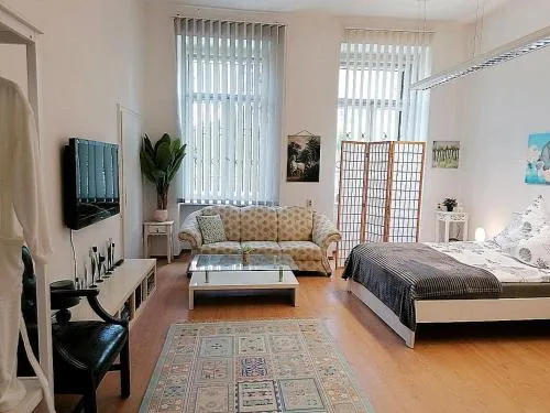 Nr 3 Großzügiges Kamin-Zimmer mit King-Size Bett im Zentrum WLAN TV gute Laune in Annaberg-Buchholz, Deutschland