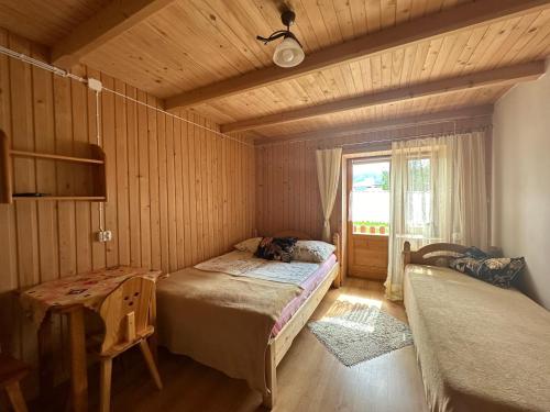 1 double bed, 1 twin bed