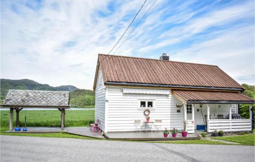 . 2 Bedroom Awesome Home In Tørvikbygd