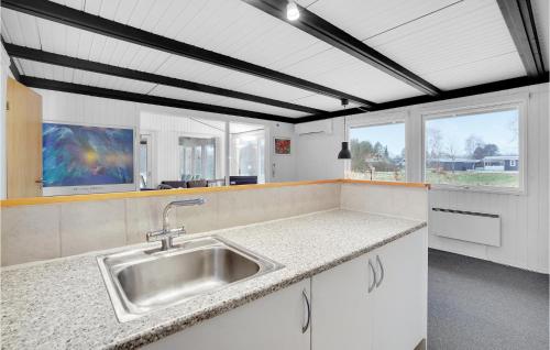 cuina, Beautiful Home In Ørsted With Kitchen in Orsted