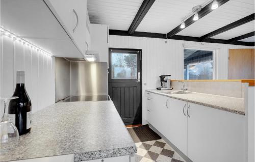 cuina, Beautiful Home In Ørsted With Kitchen in Orsted