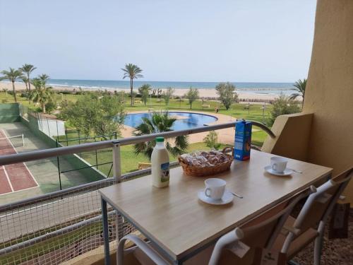 La urbanizacion con mejores vistas in Les Bovetes Beach