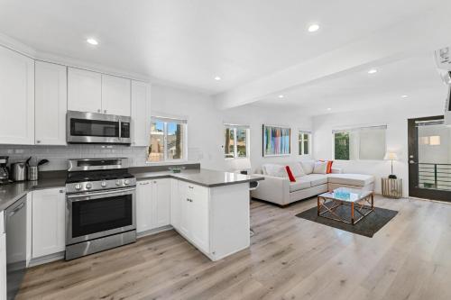 Muirfield Chic City Bungalow with Parking 1,2,3 - Westchester, CA