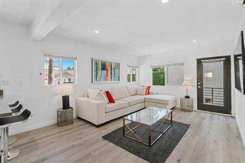 Muirfield Chic City Bungalow with Parking 1,2,3, Los Angeles