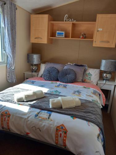 3 bedrooms, 6 beds