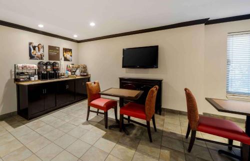 Extended Stay America Suites - Oklahoma City - Northwest in Oklahoma City, USA