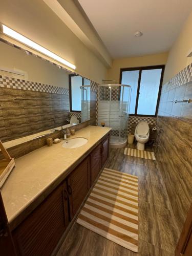 3-BR Murree Hills Hideaway with Scenic View - image 11