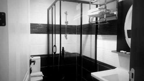 Standard Double or Twin Room image 2