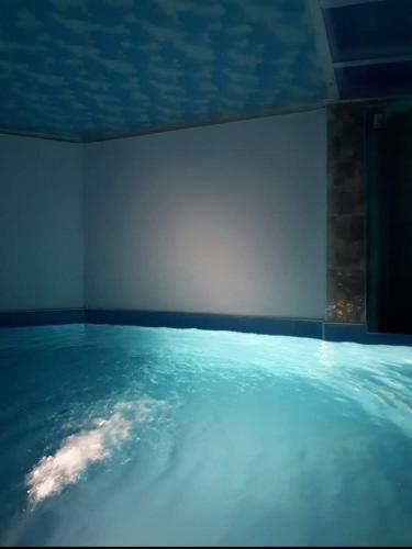 Piscine, Location appartement avec piscine privée intérieur (Location appartement avec piscine privee interieur) in Jijel