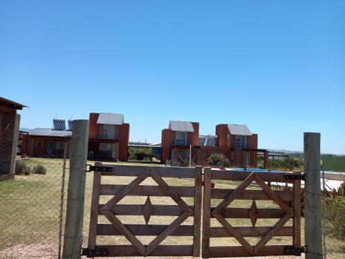 2 bedrooms, 5 beds