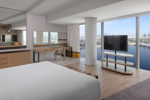 room detail thumbnail 1