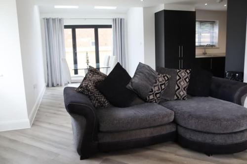 Spacious 2 Bedroom Home Next To Queen Victoria Hospital in 東格林斯蒂德
