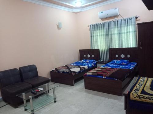 Family Guest House in Gulshan-e-iqbal  block-10 - image 9