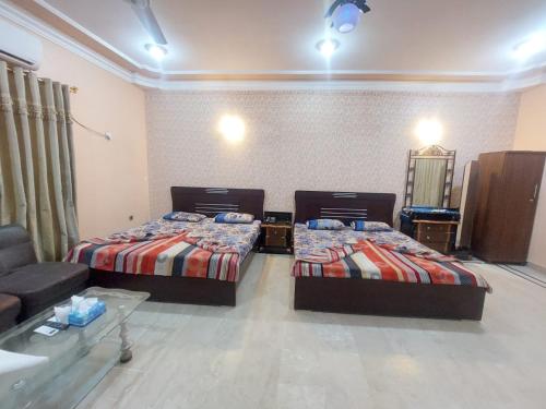 Family Guest House in Gulshan-e-iqbal  block-10 - image 14