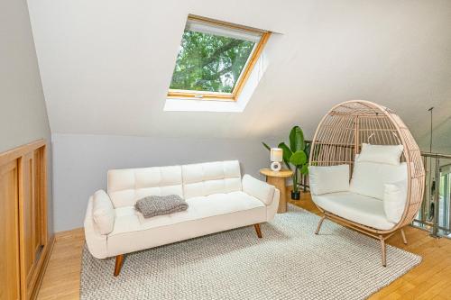 Private Loft Close to IU, King Bed, Whirlpool Tub in Bloomington, USA