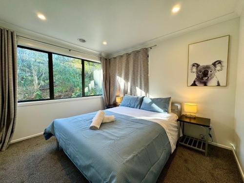 NO PARTY ALLOWED, Entire Brand New 3 bedroom townhouse, free unlimited fibre wifi and free parking NO PARTY ALLOWED, Entire Brand New 3 bedroom townhouse, free unlimited fibre wifi and free parking