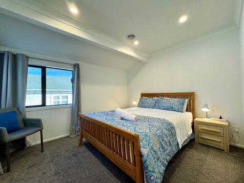 NO PARTY ALLOWED, Entire Brand New 3 bedroom townhouse, free unlimited fibre wifi and free parking NO PARTY ALLOWED, Entire Brand New 3 bedroom townhouse, free unlimited fibre wifi and free parking